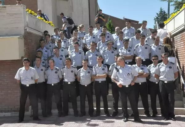 Üniversitenin Özel Güvenlikçileri Öğrencilerin Rektörlük Binasına Girmesine İzin Vermedi Üniversitenin Özel Güvenlikçileri Öğrencilerin Rektörlük Binasına Girmesine İzin Vermedi