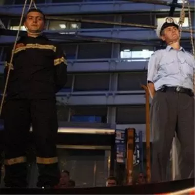 Yunan Polisinden Darağaçlı Protesto