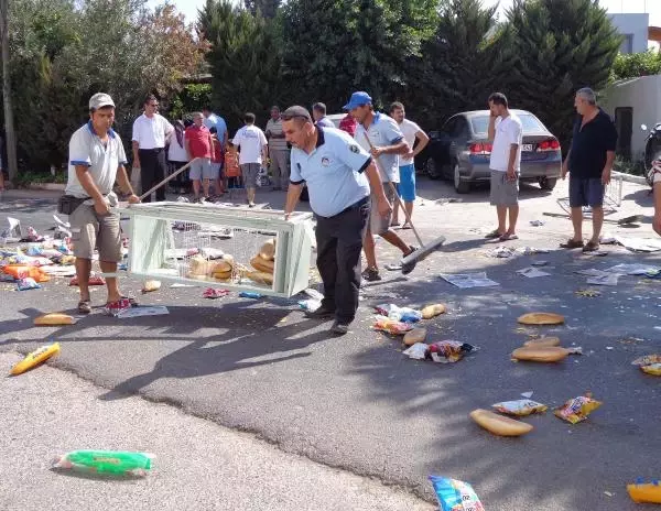 Emekli Büyükelçi Marketin Camına Çarptı: 2 Yaralı Emekli Büyükelçi Marketin Camına Çarptı: 2 Yaralı