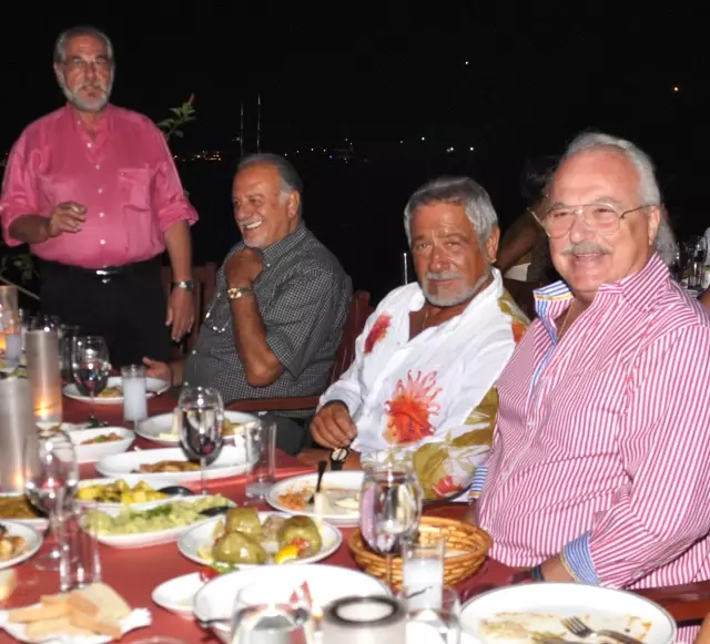 Şarkıcı Ferdi Özbeğen &quot;Sanal Bir Düşmanla Savaşıyorum&quot; Haberler Magazin