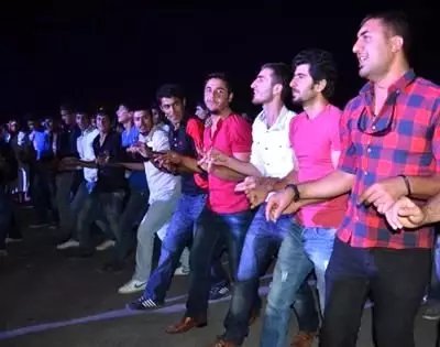Van'da Ayin Öncesi Ermeni Ezgileri Yankılandı Van'da Ayin Öncesi Ermeni Ezgileri Yankılandı