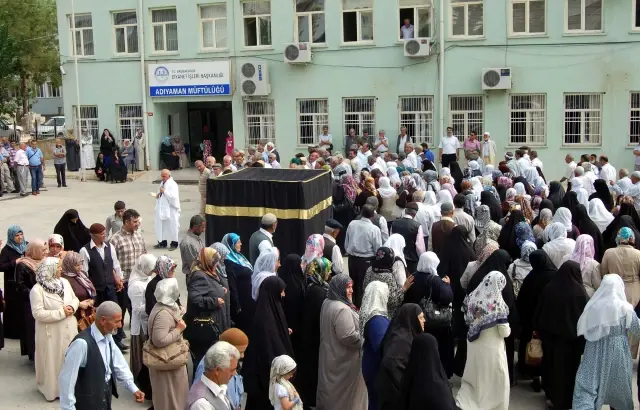 Kabe Maketi ile Uygulamalı Tavaf Eğitimi Kabe Maketi ile Uygulamalı Tavaf Eğitimi