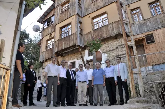 Anadolu Üniversitesi ve Erzincan Üniversitesi Arasında Protokol İmzalandı Anadolu Üniversitesi ve Erzincan Üniversitesi Arasında Protokol İmzalandı