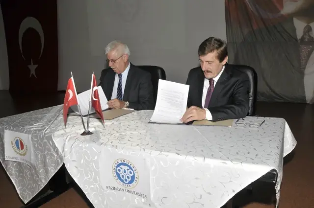 Anadolu Üniversitesi ve Erzincan Üniversitesi Arasında Protokol İmzalandı Anadolu Üniversitesi ve Erzincan Üniversitesi Arasında Protokol İmzalandı