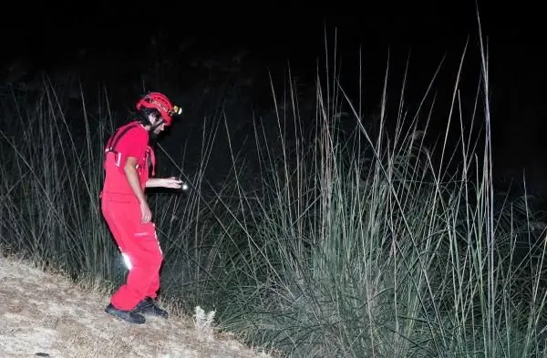 Fethiye Polis ve Akut Ekibi Mezarlıklarda Evini Terk Eden Kadını Aradı