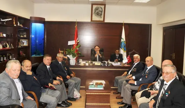 Kurtulan'dan Gazilere Yeni Dernek Binası Müjdesi Kurtulan'dan Gazilere Yeni Dernek Binası Müjdesi