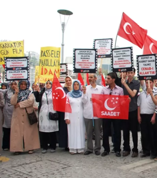 Peygambere Hakaret İçeren Film Protesto Edildi