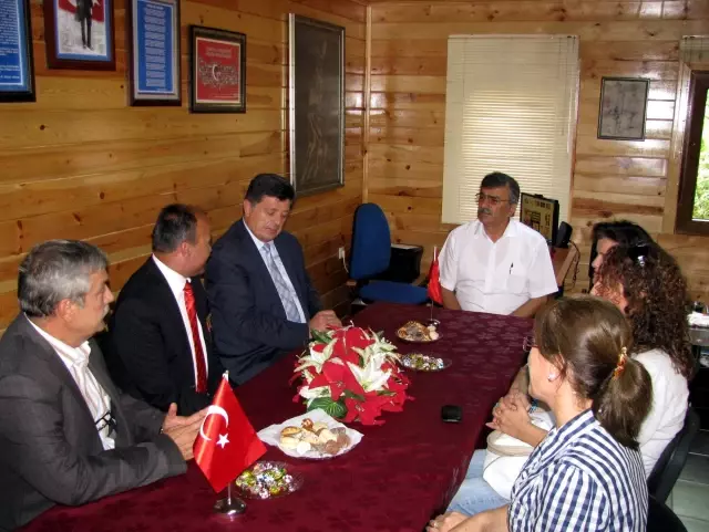 CHP'den Şehit Aileleri Derneğine Ziyaret CHP'den Şehit Aileleri Derneğine Ziyaret
