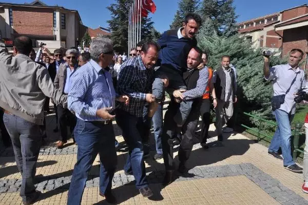 Asker Uğurlaması Değil, Polis Gözaltısı Asker Uğurlaması Değil, Polis Gözaltısı