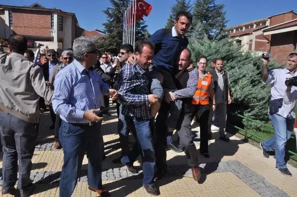 Asker Uğurlaması Değil, Polis Gözaltısı Asker Uğurlaması Değil, Polis Gözaltısı