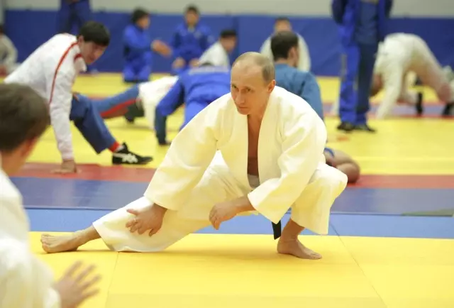 putin 60 yasinda judo nun ustasi oldu