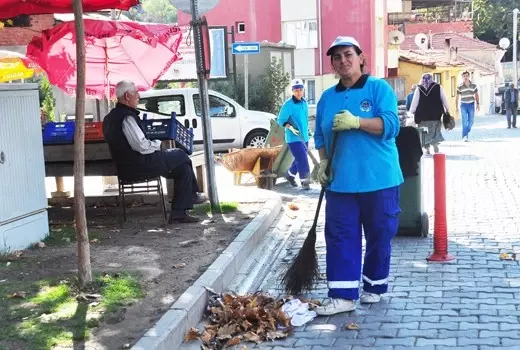 Kemalpaşa'ya Kadın Eli