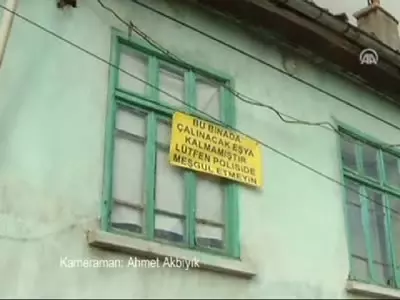 'Bu Binada Çalınacak Eşya Kalmamıştır' 'Bu Binada Çalınacak Eşya Kalmamıştır'