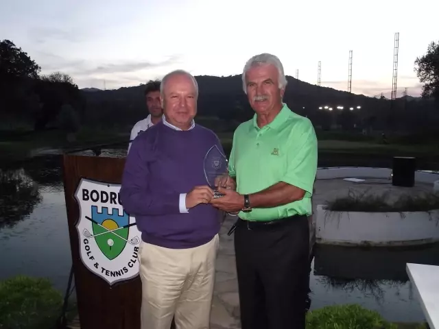 Golfe Turnuvasında Ödüler Sahiplerini Buldu Golfe Turnuvasında Ödüler Sahiplerini Buldu