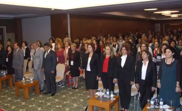 CHP Kadın Kolları Başkanı, Aydın İl Başkanı'na 'Yazma' Verdi