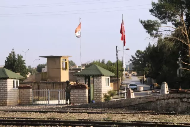 500 Suriyeli Şenyurt Beldesine Sığındı 500 Suriyeli Şenyurt Beldesine Sığındı