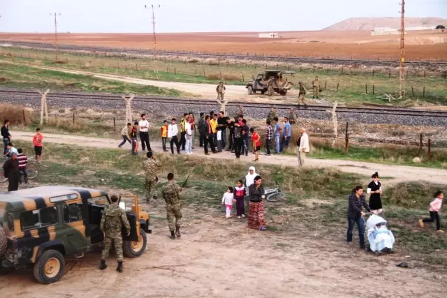 500 Suriyeli Şenyurt Beldesine Sığındı 500 Suriyeli Şenyurt Beldesine Sığındı