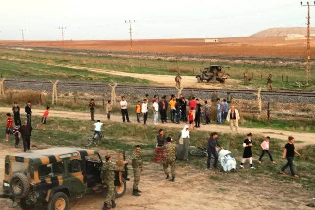 500 Suriyeli Şenyurt Beldesine Sığındı 500 Suriyeli Şenyurt Beldesine Sığındı