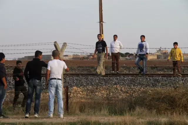 500 Suriyeli Şenyurt Beldesine Sığındı 500 Suriyeli Şenyurt Beldesine Sığındı
