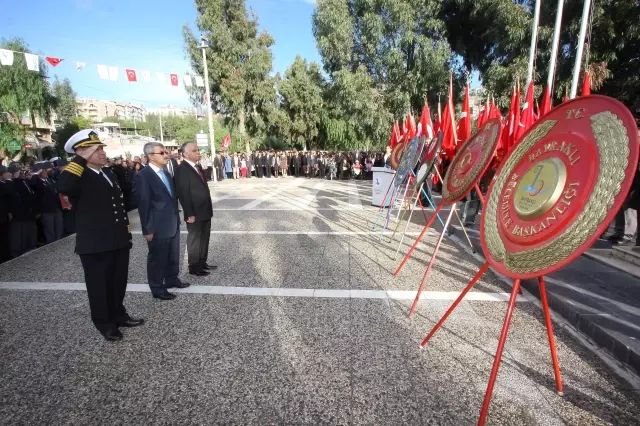 Bayraklı Ata'sını Andı Bayraklı Ata'sını Andı