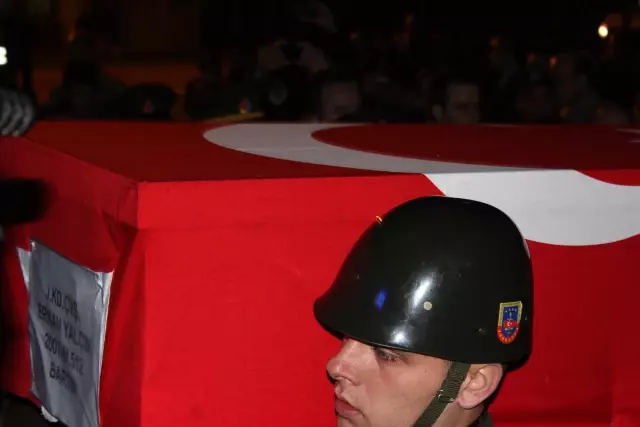 Astsubay'ın Naaşı Memleketine Getirildi Astsubay'ın Naaşı Memleketine Getirildi