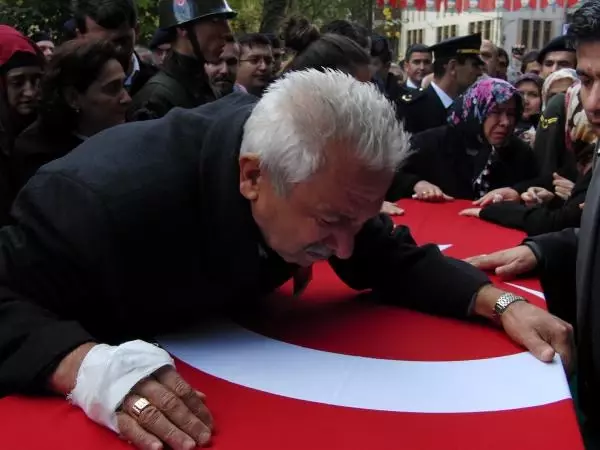 Şehit Babası: Hoş Geldin Oğlum Evine Şehit Babası: Hoş Geldin Oğlum Evine