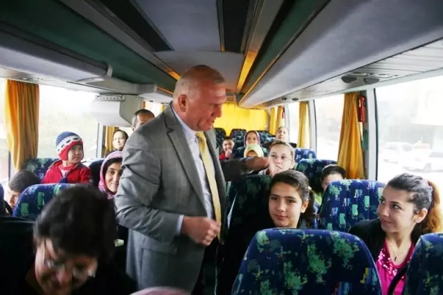 Kemalpaşa Belediyesi, Engelli Çocukları Gezdiriyor