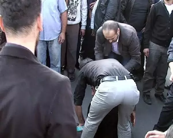 Şanlıurfa Kapkaççı Linç Edilmekten Zor Kurtuldu Kapkaççı Linç Edilmekten Zor Kurtuldu Şanlıurfa Kapkaççı Linç Edilmekten Zor Kurtuldu Kapkaççı Linç Edilmekten Zor Kurtuldu