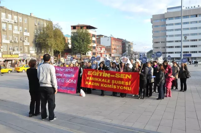 Kırıkkale'de Kadınlar, Şiddeti Görmeyen Gözler İçin Mum Yaktılar Kırıkkale'de Kadınlar, Şiddeti Görmeyen Gözler İçin Mum Yaktılar