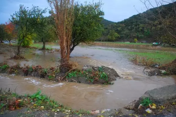 Marmara Adası'nı Sağanak Yağmur Vurdu