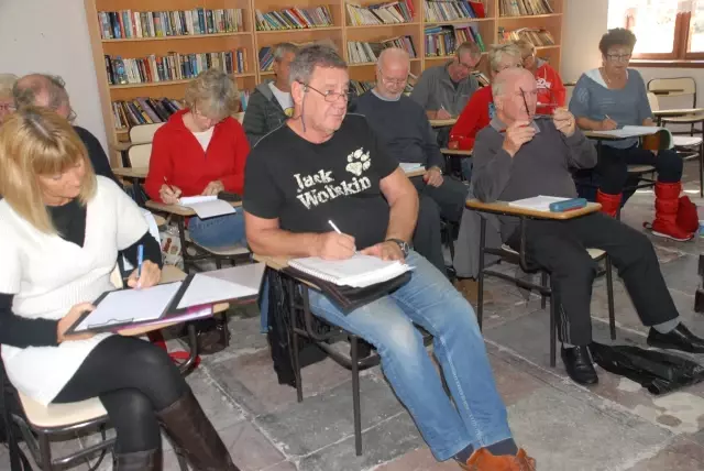 Yerleşik Yabancılar Komşularıyla Sohbet İçin Türkçe Öğreniyor Yerleşik Yabancılar Komşularıyla Sohbet İçin Türkçe Öğreniyor