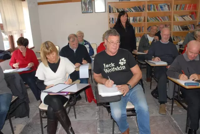 Yerleşik Yabancılar Komşularıyla Sohbet İçin Türkçe Öğreniyor Yerleşik Yabancılar Komşularıyla Sohbet İçin Türkçe Öğreniyor