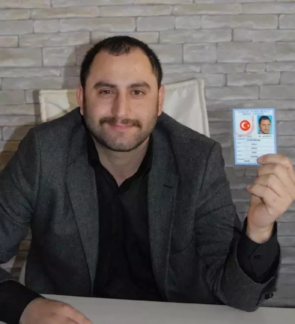 Kendi Sağlık Karnesi ile Hastaneye Giden Yakını Ölünce, 9 Yıl Yaşadığını Kanıtlamaya Uğraştı Kendi Sağlık Karnesi ile Hastaneye Giden Yakını Ölünce, 9 Yıl Yaşadığını Kanıtlamaya Uğraştı