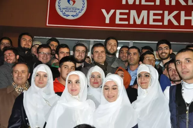 Gençlerin 'Suat Ağabeyi' Bakan Kılıç, Üniversitede Gençlerin 'Suat Ağabeyi' Bakan Kılıç, Üniversitede