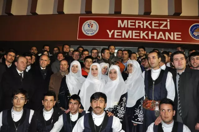 Gençlerin 'Suat Ağabeyi' Bakan Kılıç, Üniversitede Gençlerin 'Suat Ağabeyi' Bakan Kılıç, Üniversitede