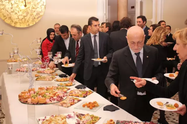 Diyalog Mayası Bu Kez Dünyaca Ünlü Como Gölü'ne Çalındı Diyalog Mayası Bu Kez Dünyaca Ünlü Como Gölü'ne Çalındı
