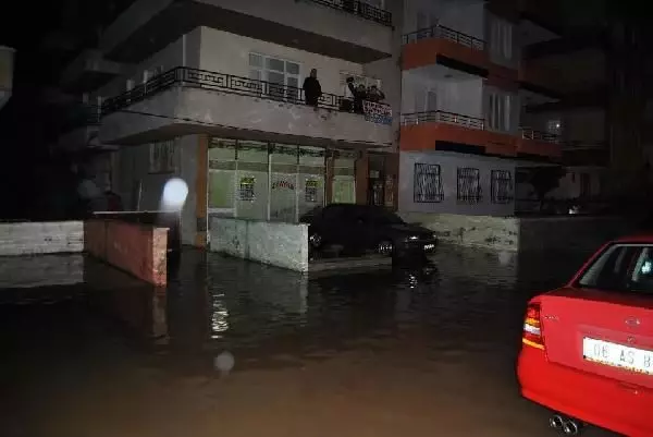 Mersin�de Sokaklar ve Evler Su Altında Kaldı Haberler