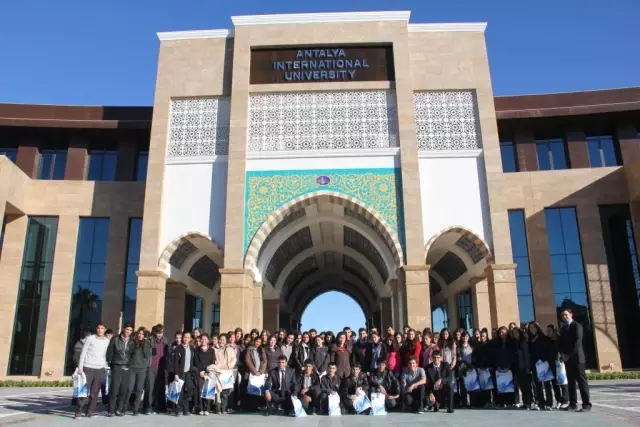 Uluslararasi Antalya Universitesi Lise Ogrencilerini Agirladi Haber