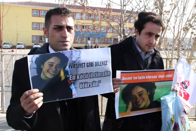 Van Öğretmenler, Gülşah Öğretmen'in Okulu Önünde Toplandı Öğretmenler, Gülşah Öğretmen'in Okulu...
