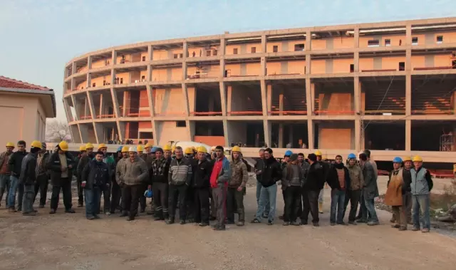 Timsah Arena'da İşçiler Ayaklandı Timsah Arena'da İşçiler Ayaklandı
