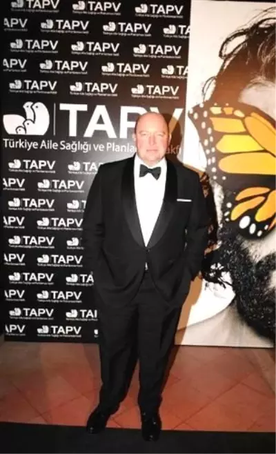 Ümit Benan'dan Tap Vakfı İçin 'Özgürlük' Temalı Özel Bir Koleksiyon Ümit Benan'dan Tap Vakfı İçin 'Özgürlük' Temalı Özel Bir Koleksiyon