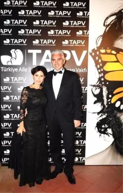 Ümit Benan'dan Tap Vakfı İçin 'Özgürlük' Temalı Özel Bir Koleksiyon Ümit Benan'dan Tap Vakfı İçin 'Özgürlük' Temalı Özel Bir Koleksiyon