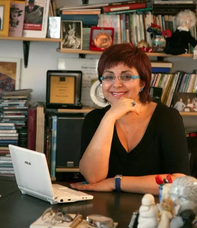 Buket Uzuner'den Yunuslar İçin İmza Kampanyası