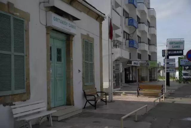 Sendika Camilerin Elektriğini Kesti, Cemaat Karanlıkta Namaz Kılıyor (Özel) Sendika Camilerin Elektriğini Kesti, Cemaat Karanlıkta Namaz Kılıyor (Özel)