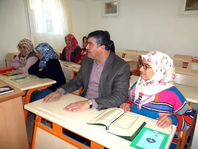 CHP'li Başkandan Cami ve Kur'an Kursuna Destek CHP'li Başkandan Cami ve Kur'an Kursuna Destek