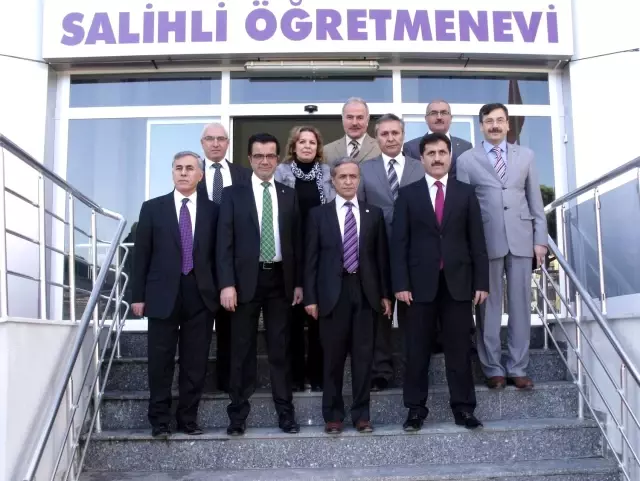 Milletvekili Yurttaş, Salihli Öğretmenevi�ni Ziyaret Etti Haberler