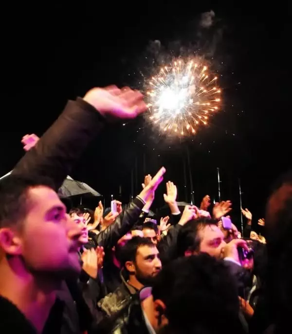 Bodrum Da Yagmur Altinda Yilbasi Eglencesi Haber