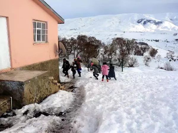 Görev Yaptığı Köy Okuluna Kalorifer Tesisatı Kurdurdu Haber
