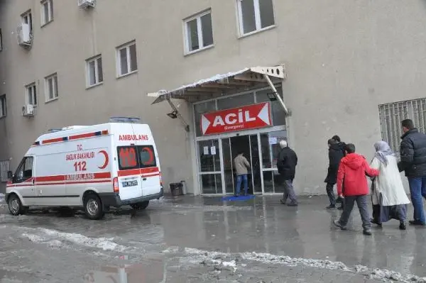 Ambulans, Minibüsle Çarpıştı: 5 Yaralı Ambulans, Minibüsle Çarpıştı: 5 Yaralı
