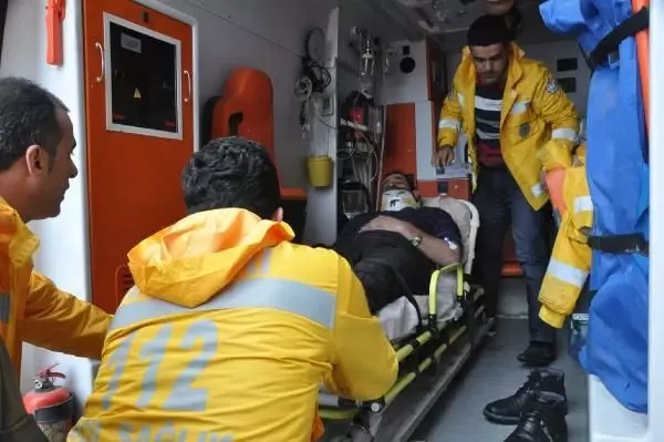 Hakkari'de Ambulans Kaza Yaptı: 5 Yaralı Hakkari'de Ambulans Kaza Yaptı: 5 Yaralı